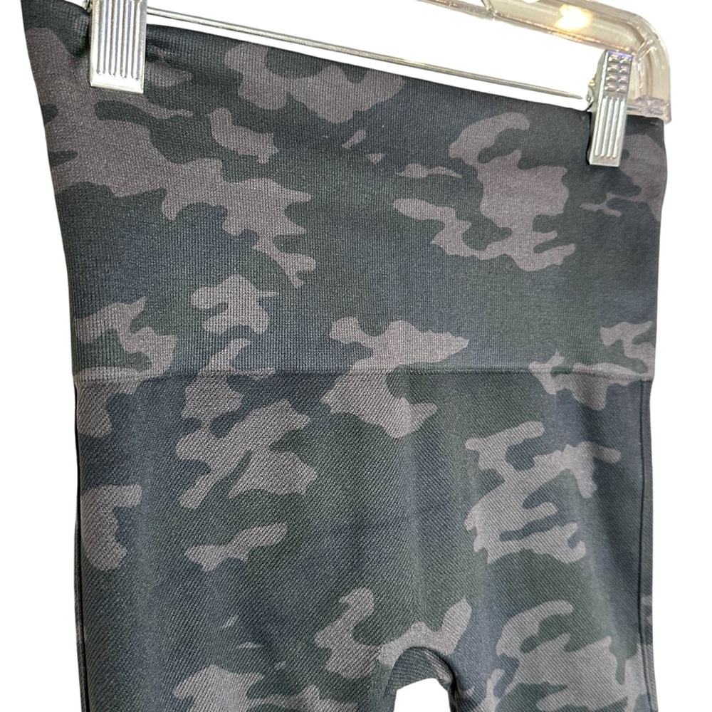 Spanx‎ camo size XS NWOT